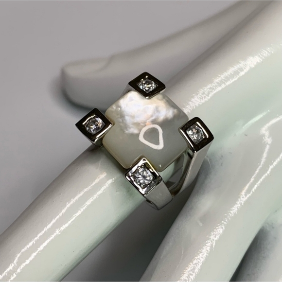 Mother of pearl sz 5.75 ring - Picture 1 of 2